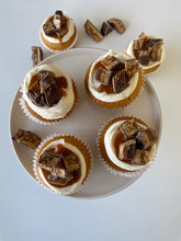 Load image into Gallery viewer, SNICKERS CUPCAKES
